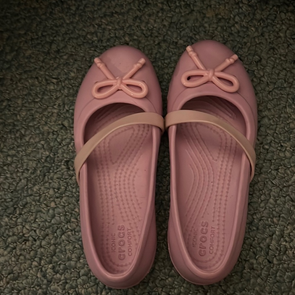Croc flats